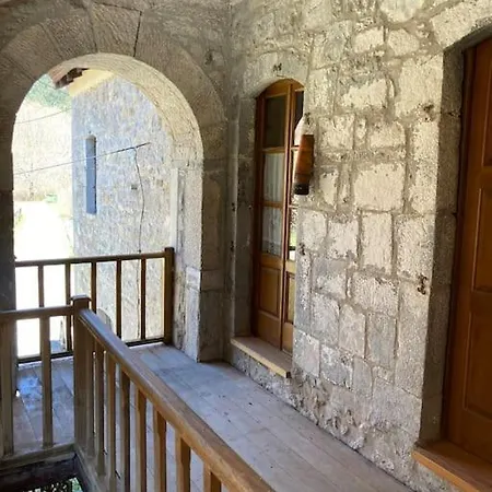 παραδοσιακή στο μαίναλο Alonistaina
