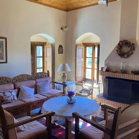 Apartment παραδοσιακή στο μαίναλο Alonistaina